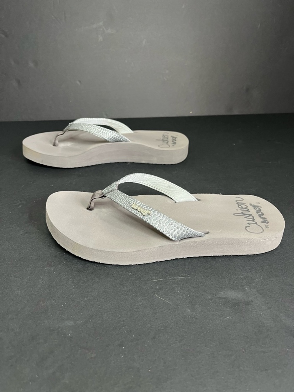 Reef Cushion Thong Sandals in Silver - Sz 6